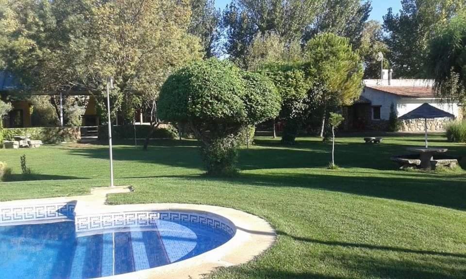Complejo Rural La Badia Villa Lucillos Exterior photo